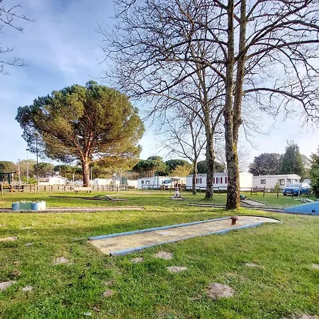 Parque de Campismo Lovely Stacaravan In La Tremblade