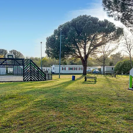 Lovely Stacaravan In * La Tremblade