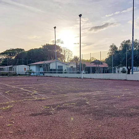 Lovely Stacaravan In Parque de Campismo